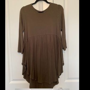Dark Green Quarter Sleeve Ruffle Top Size M